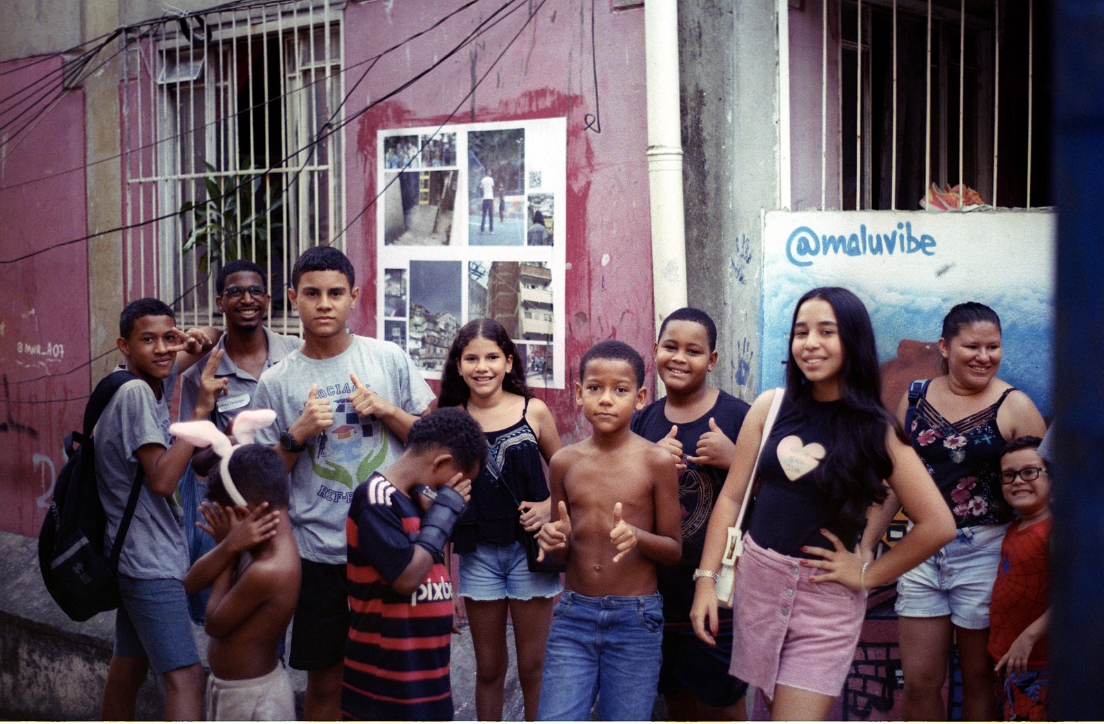 vibe da rocinha, 2024 — foto de las y los jóvenes de la residencia