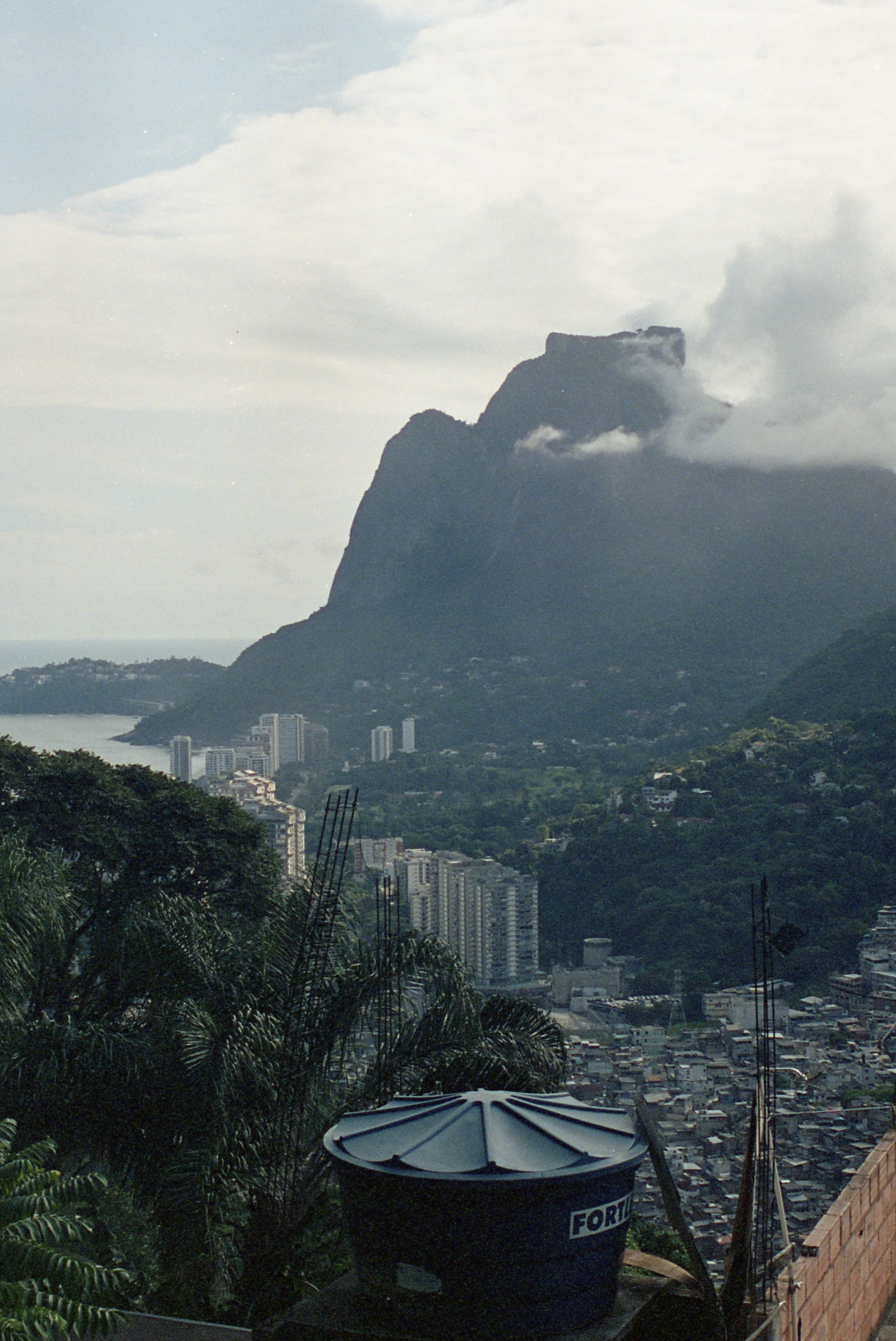 viver é um luxo · os crias da tl, 2025 — foto de la exposición