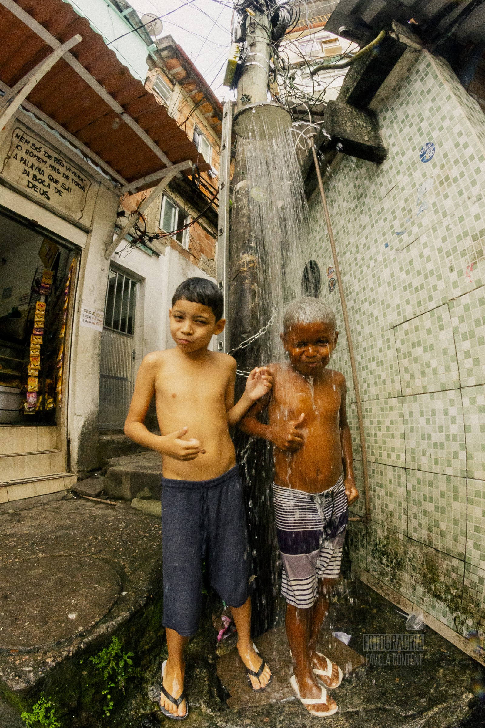 el baño de los crias en la Paula Brito