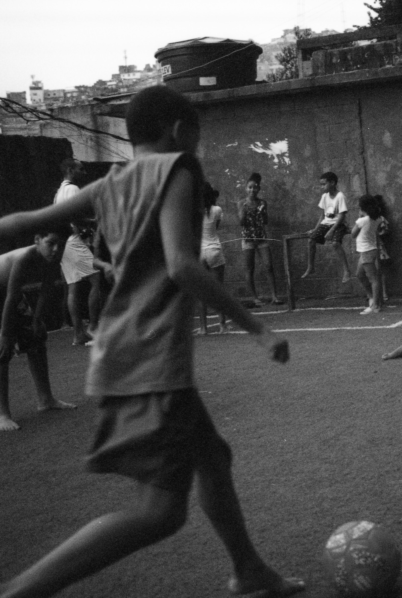 viver é um luxo · os crias da tl, 2025 — foto de la exposición
