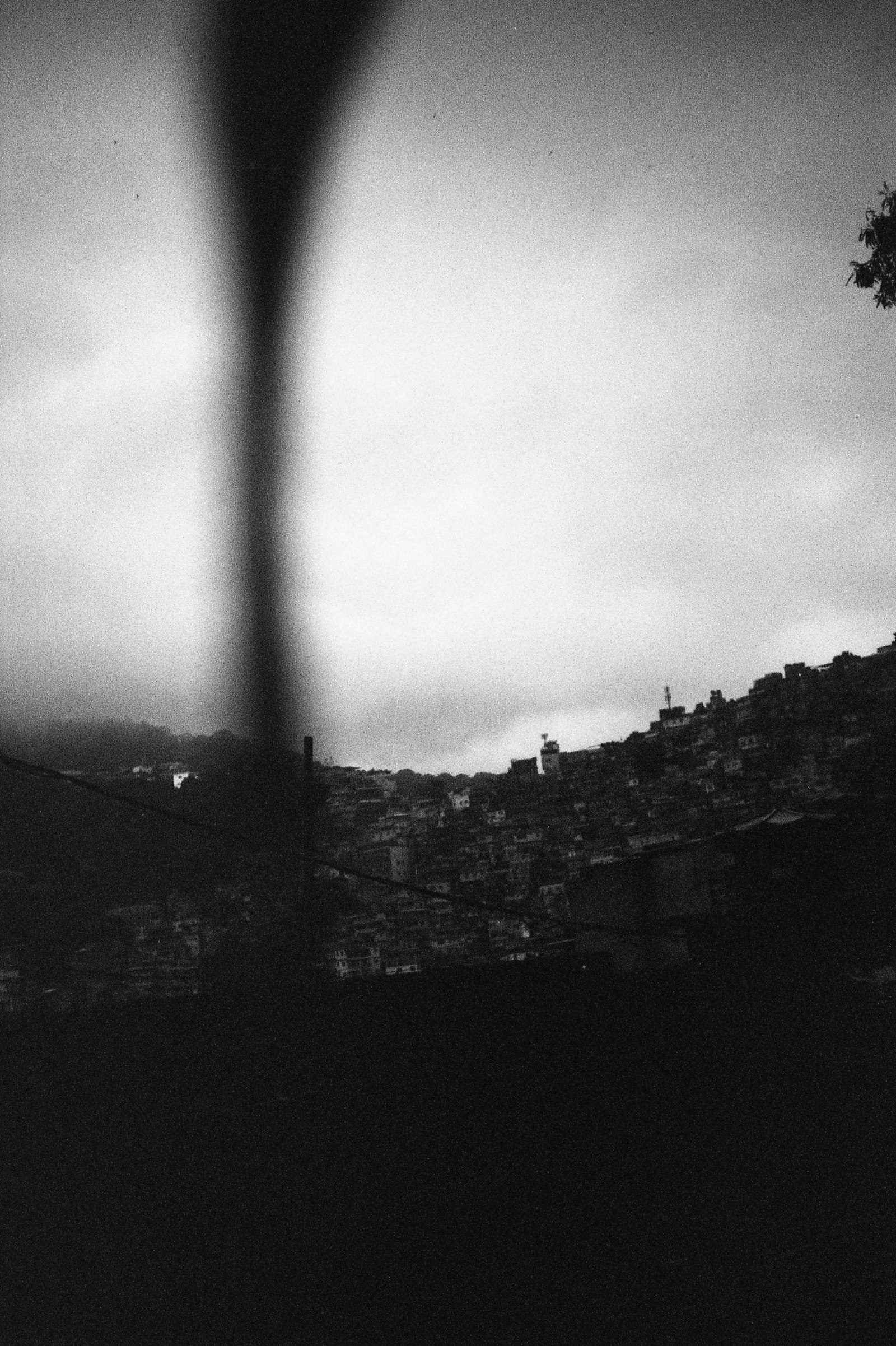 viver é um luxo · os crias da tl, 2025 — foto de la exposición