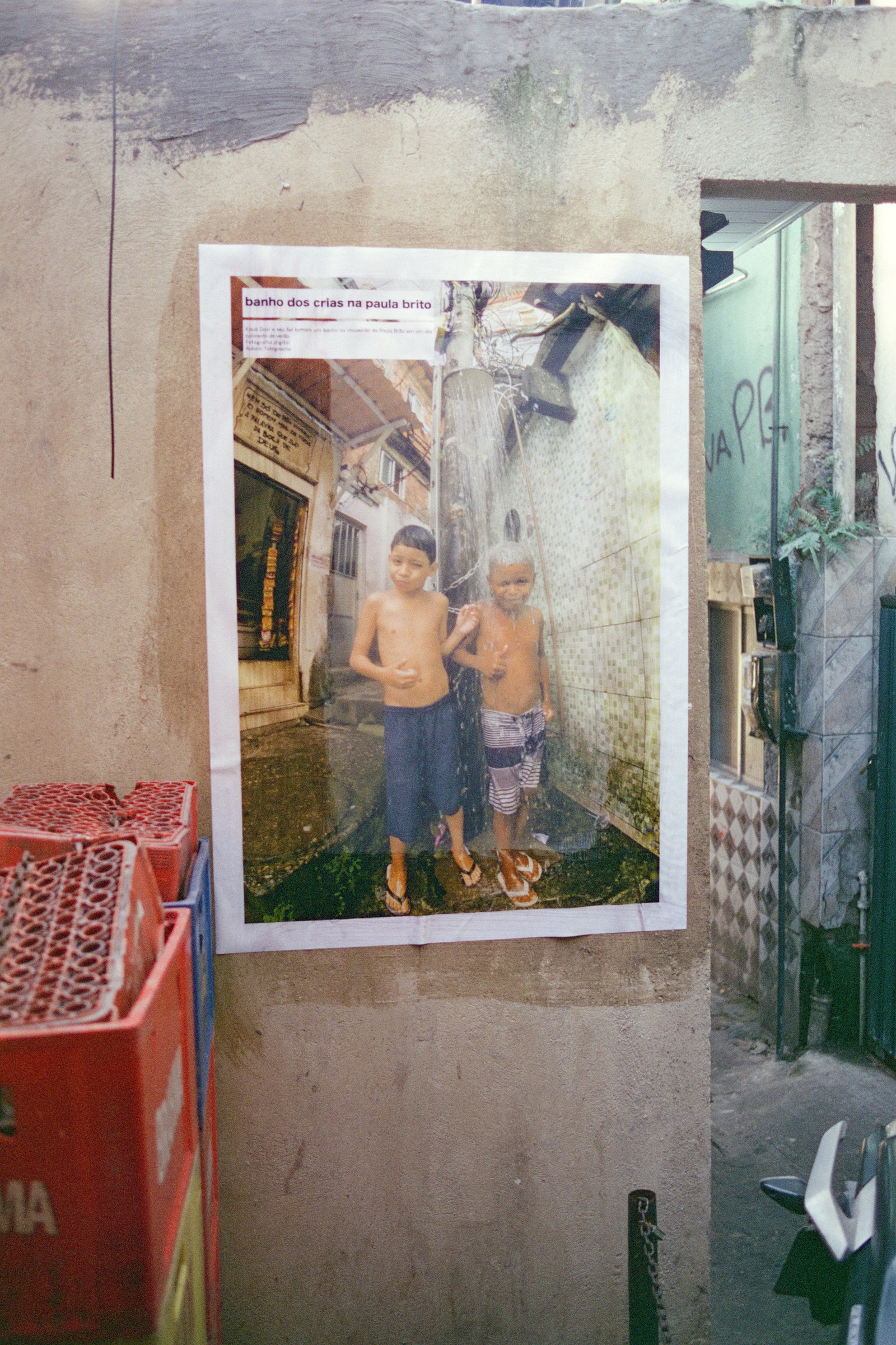 viver é um luxo · os crias da tl, 2025 — foto de la exposición
