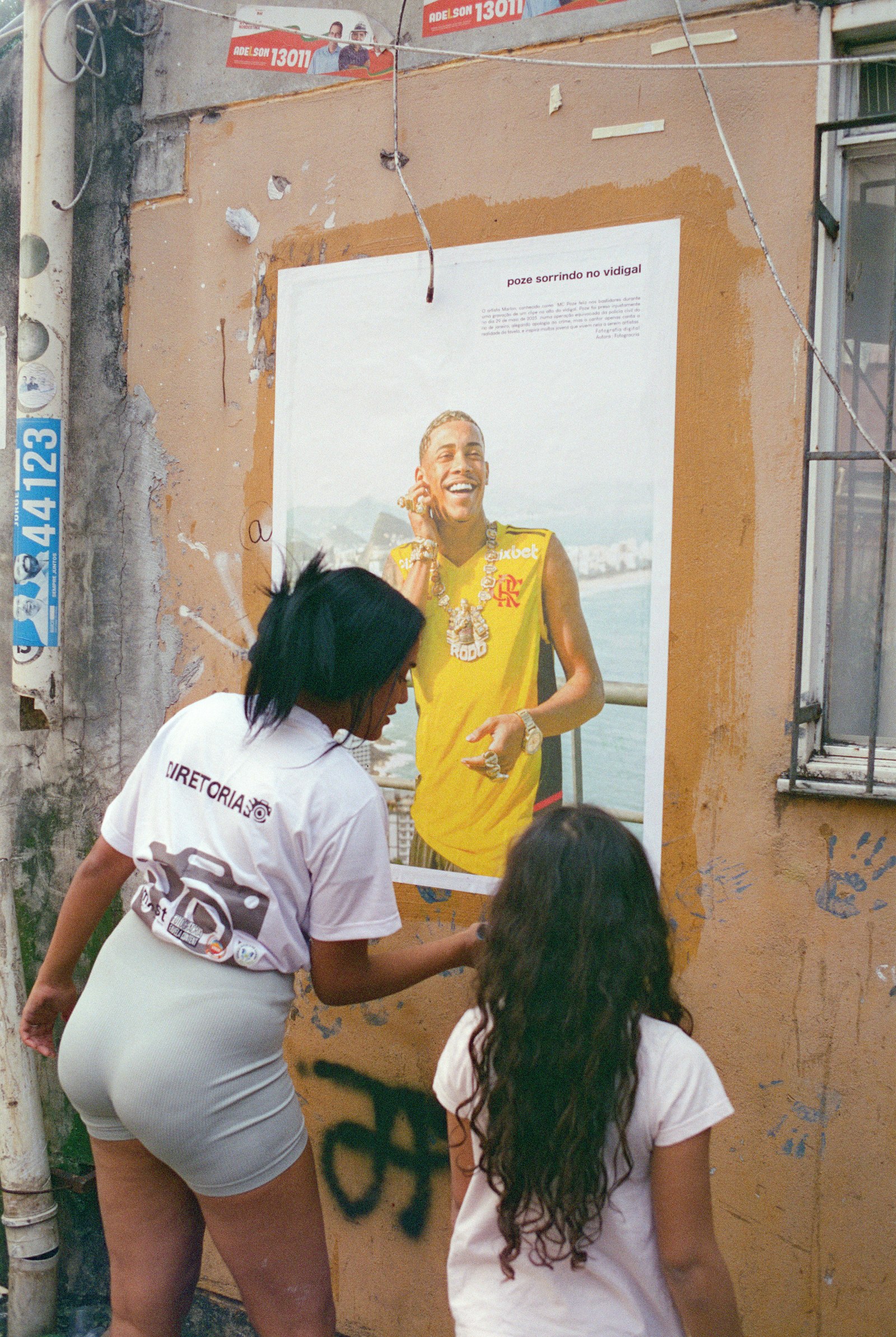 viver é um luxo · os crias da tl, 2025 — foto de la exposición