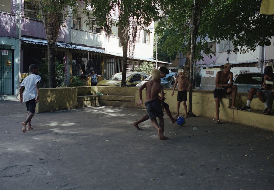 os menor da rua 4, 2025–2026 — photo de l’exposition